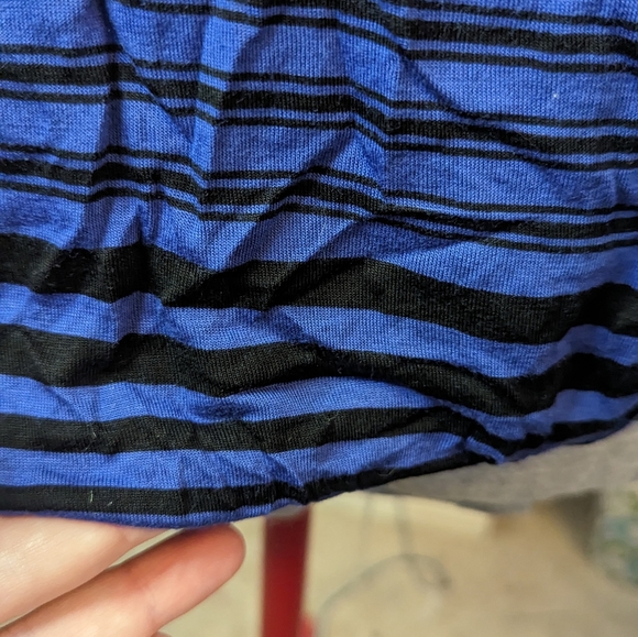 Daisy Fuentes szL blue & black striped soft sleeveless cuffed shirt EUC - Picture 4 of 6